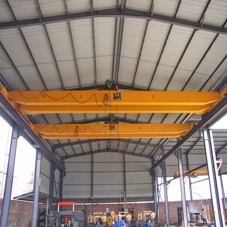Overhead crane with electric hoist 